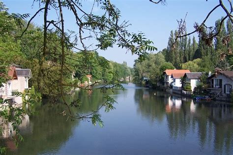 Steden En Dorpen In Loiret Zonnig Zuid Frankrijk