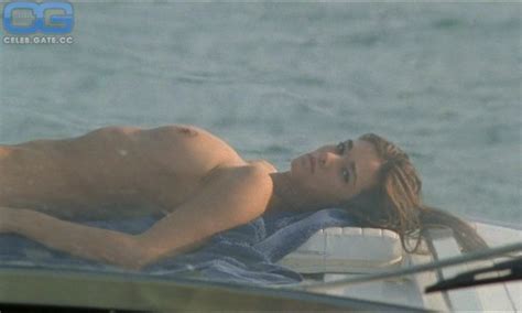 Manuela Arcuri Nude Pictures Onlyfans Leaks Playboy Photos Sex Scene Uncensored