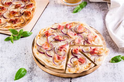 Een Tarte Flambée of Flammkuchen Koksland nl