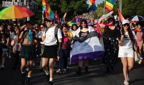 Uaq Presente En La Marcha Del Orgullo Y Dignidad Lgbt En Quer Taro