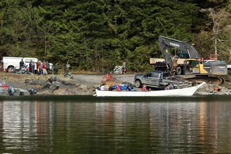 ‘We’re not going to stop’: Team to rethink next steps for B.C. orca whale rescue