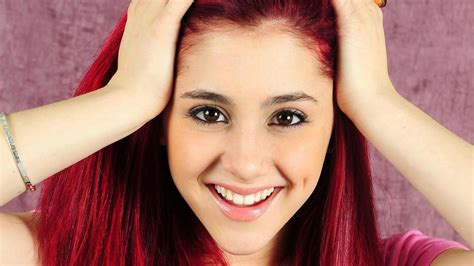 Ariana Grande Best Smile Collections | all about photo