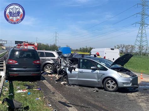 Trzy osobówki Poważny wypadek na A4 ranne trzy osoby