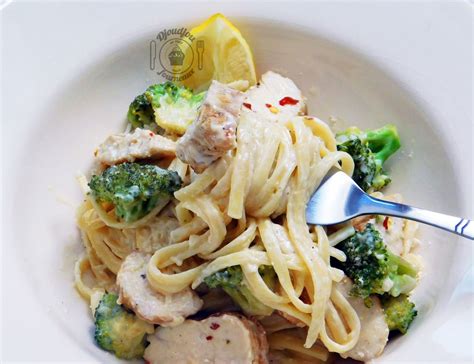 Linguine au poulet grillé brocoli et citron Sauce Alfredo Linguine