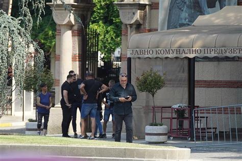 Bolne Scene Na Groblju Nikola Kojo Sa Porodicom Se Oprostio Od