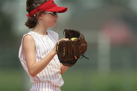 Fotos Gratis Persona Ni A B Isbol Guante Campo Juego Recreaci N