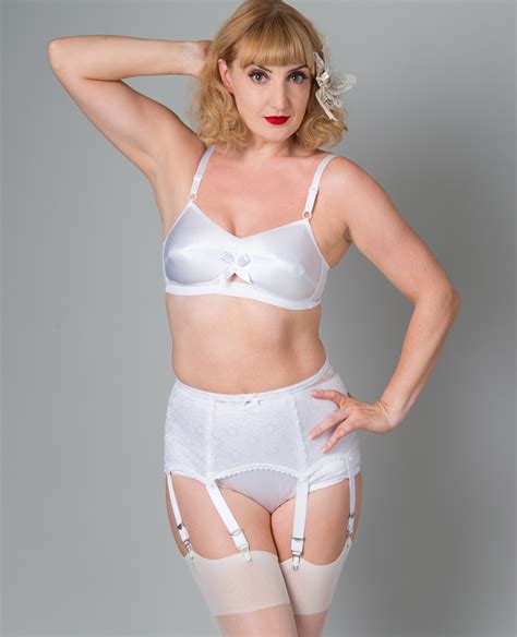 023 6 STRAP VINTAGE LACE SUSPENDER Revival Lingerie