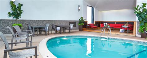 St. Louis, MO Hotels with Indoor Pool | Renaissance St. Louis Airport Hotel