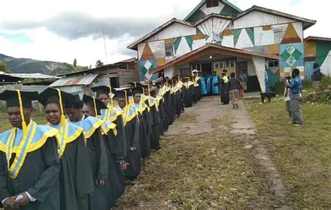 Halaman Depan Sekolah Tinggi Katolik Touye Paapaa Deiyai