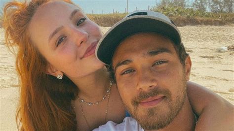 Larissa Manoela e André Luiz Frambach fazem tatuagens juntos