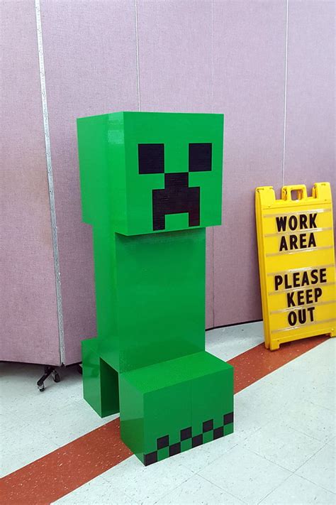 NEOLUG Builds Life-Sized LEGO® Minecraft Creeper – NeoLUG