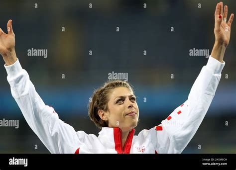 Alto Su Ter Blanka Vlasic Besando Medalla De Bronce En Los Juegos