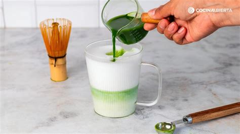 Matcha latte o té verde con leche la bebida que puedes disfrutar fría