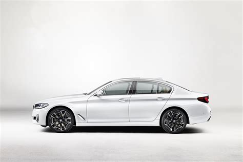 BMW 5 Series Facelift: New Individual features, Air Performance Wheels