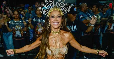 Carnaval Sabrina Sato Aposta Em Look Dourado Em Noite De