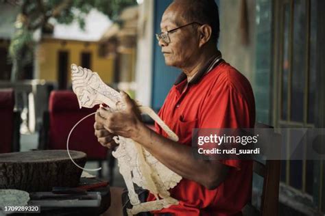 balinese wayang kulit   premium high res pictures getty images