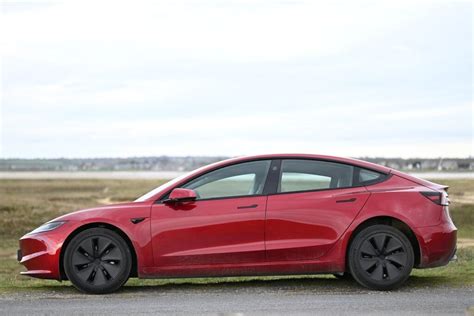 Da Li Kupiti Polovni Ili Nov Automobil Tesla