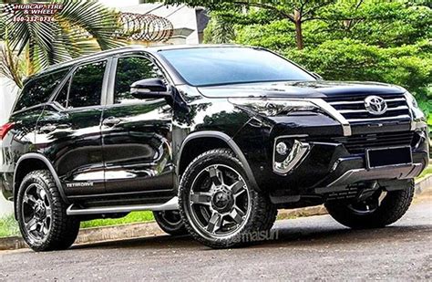 Toyota Fortuner XD Series XD811 Rockstar 2 Black Machined Black Inserts