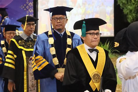 Raih Gelar Guru Besar Rektor Universitas Bsi Prof Wahyudi Banjir