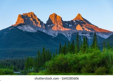 sisters canmore royalty  images stock  pictures