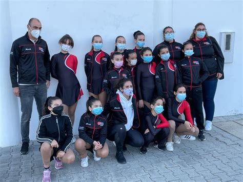 Atletas de patinagem artística da Casa do Benfica em provas Rádio