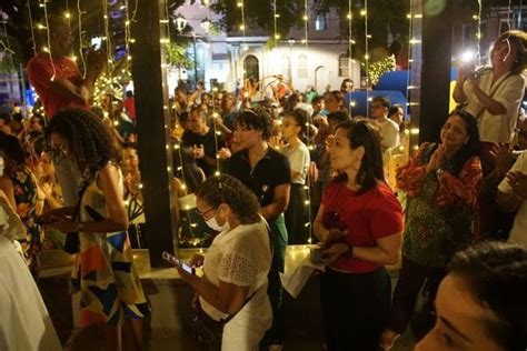 Missa De Natal Acontece Pela Primeira Vez Em Frente Par Quia De Santo