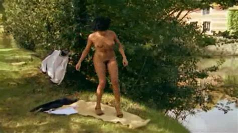 Naked Nicole Valin In Zizis En Folie