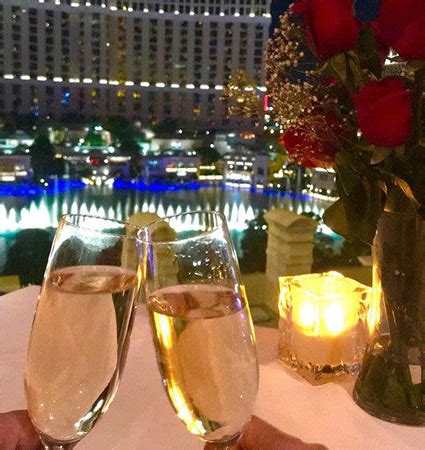 Romantic Las Vegas Helicopter Strip Flight And Eiffel Tower Dinner