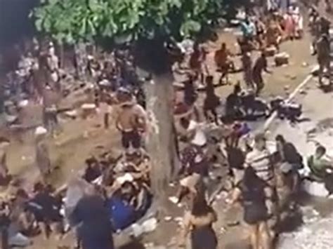 Dois mortos e 19 feridos em tiroteio no Carnaval Criança é vítima