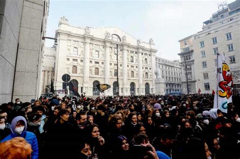 Il Primo Sciopero Nella Storia Dei Lavoratori Della Borsa Di Milano