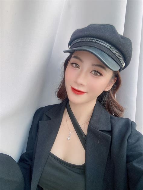 Cổ vũ tuyển Việt Nam hot girl Hà thành lộ danh tính ngỡ ngàng Bên lề sân cỏ Việt Giải Trí