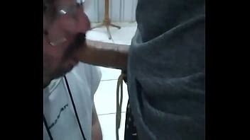 Chupando En El Vestuario Del Gimnasio XVIDEOS