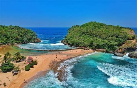 11 Spot Foto Pantai Batu Bengkung MALANG HTM Rute Obyek Wisata