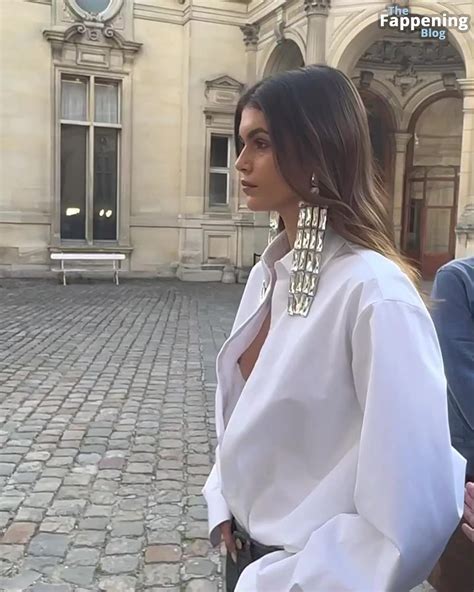 Kaia Gerber Flashes Her Nude Tits On The Runway In Chantilly New Photos Thefappening