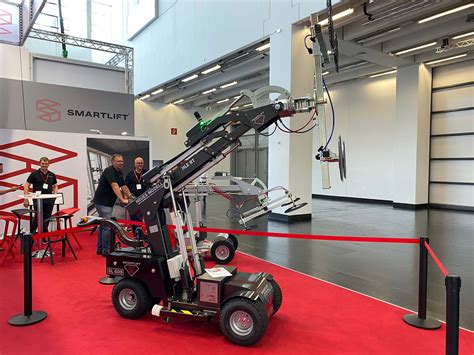 Smartlift Launches New SL 609 HLE RT Outdoor Glazing Robot Central