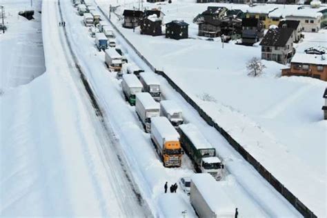 大雪立ち往生はもうこりごり 高速道路の冬対策は方針転換 動けなくなる前に進入阻止！ 2021年11月15日 エキサイトニュース