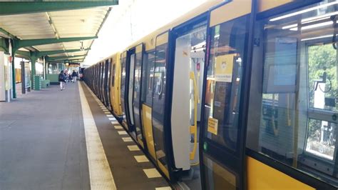 U Bahn Berlin Mitfahrt von Warschauer Straße bis Krumme Lanke im IK18