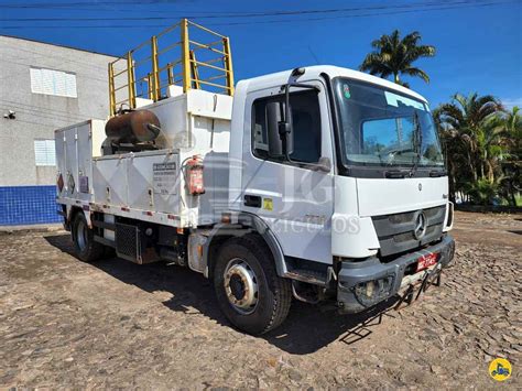 Caminhao Mercedes benz MB 1719 Comboio usado à venda