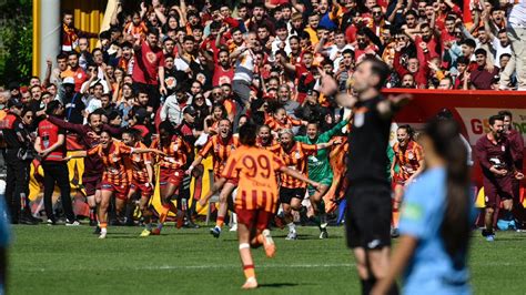 Galatasaray S Per Lig Ampiyonlu Unu Resmen Ilan Etti Tgrt Haber