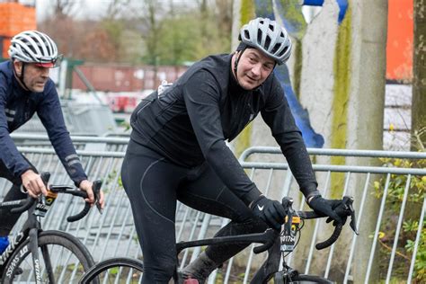 Premier De Croo mit dem Rad gestürzt BRF Nachrichten