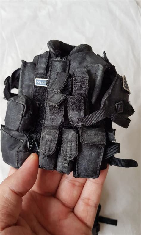 Scale Very Hot Toys Swat Dirty Assault Vest Hobbies Toys Toys Games On Carousell