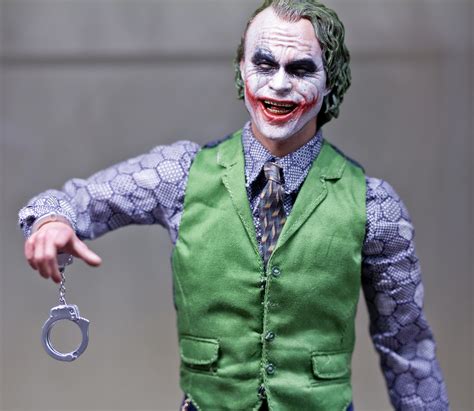 Hot Toys The Dark Knight Joker DX33 Artisan Sculpted 1 6 Scale Figure Page 105 Collector