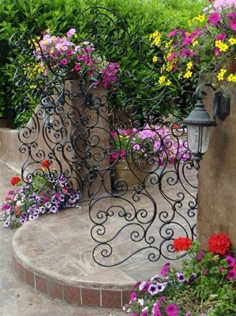 Decorative Metal Gate Design For Amazing First Impression