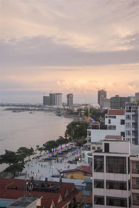 CAMBODIA PHNOM PENH TONLE SAP RIVER CITY Editorial Stock Image Image