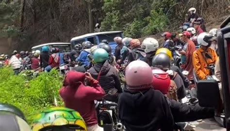 Viral Wisatawan Terjebak Macet Berjam Jam Di Gunung Bromo