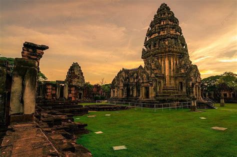 Fondo Puesta De Sol En El Parque Hist Rico De Phimai Un Hito Del Templo