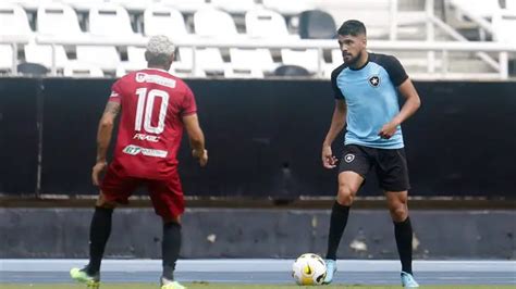 Sob Luís Castro Botafogo vence Volta Redonda por 2 a 0 em jogo treino