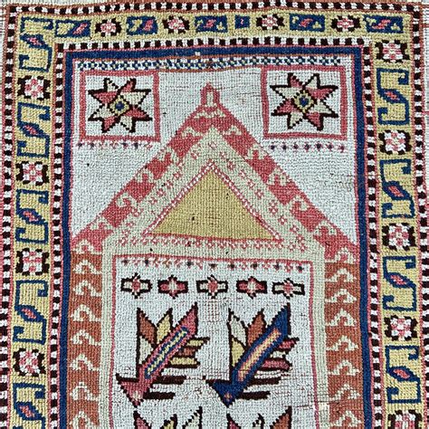 Antique Manastir Prayer Rug - 3'9 x 5'2 - 115 x 157 cm