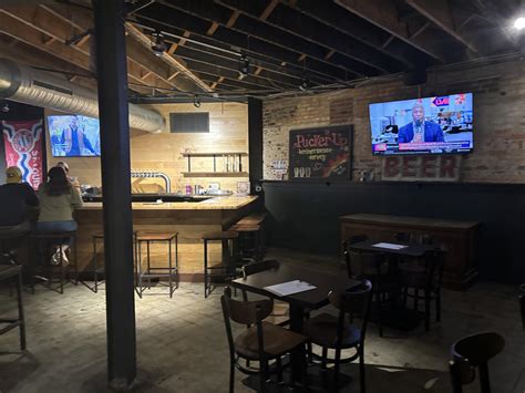 Urban Chestnut Grove Brewery and Bierhall - Pizza & Beer In A Modern