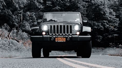 Download Wallpaper 2560x1440 Jeep Wrangler Jeep Car Headlights Bw